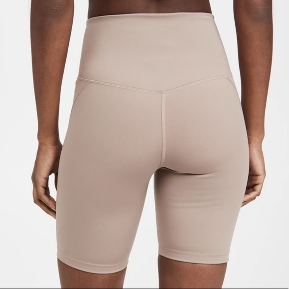 ❤️SOLD❤️Girlfriend Collective Biker Shorts - Picture 5 of 9